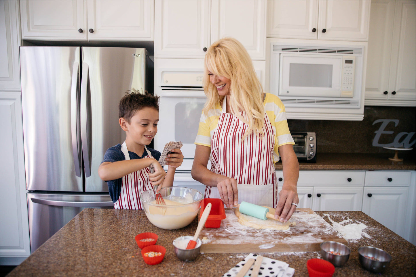 Handstand Kitchen - Jr Baker's Set – 17-Piece Kids Baking Kit