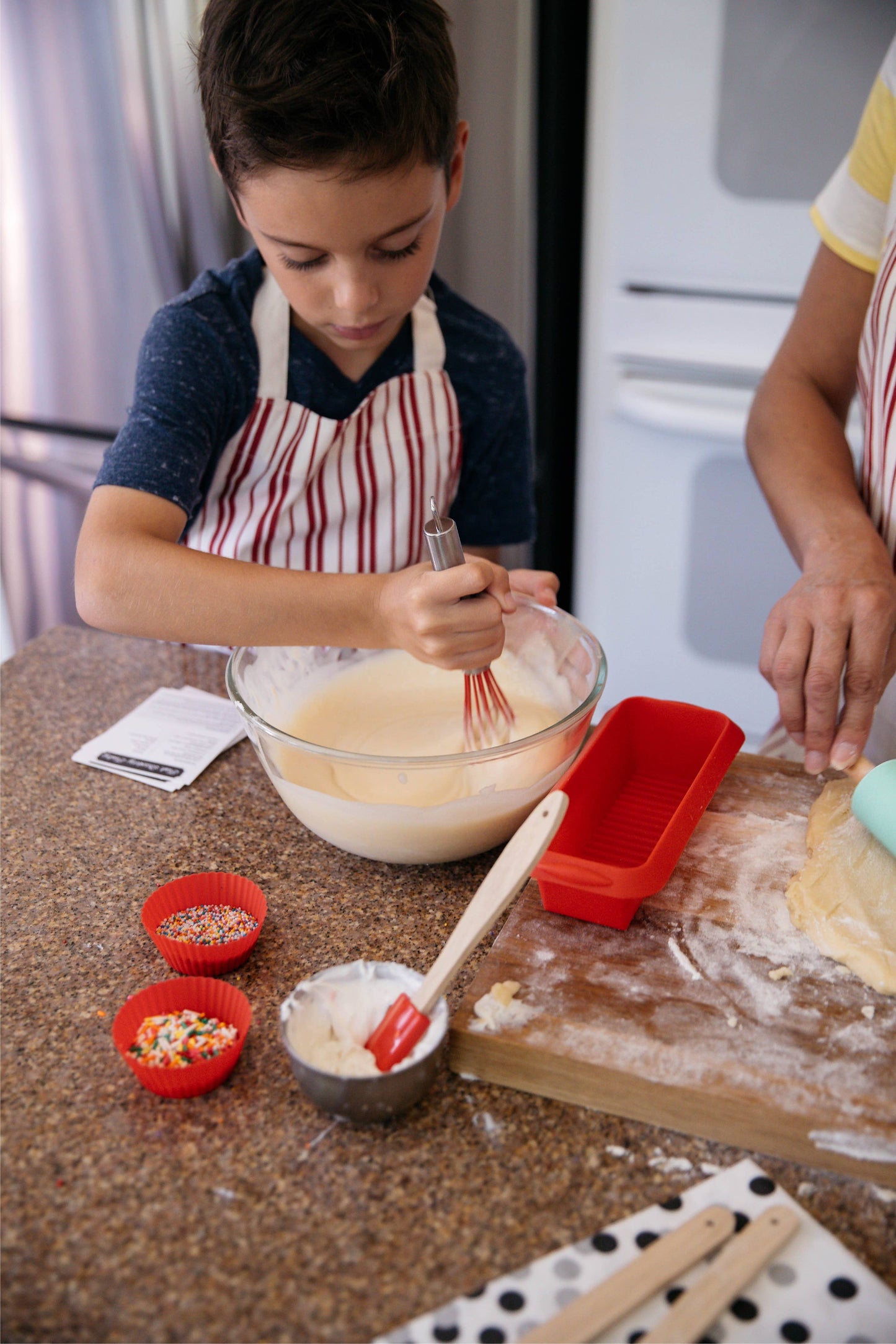 Handstand Kitchen - Jr Baker's Set – 17-Piece Kids Baking Kit
