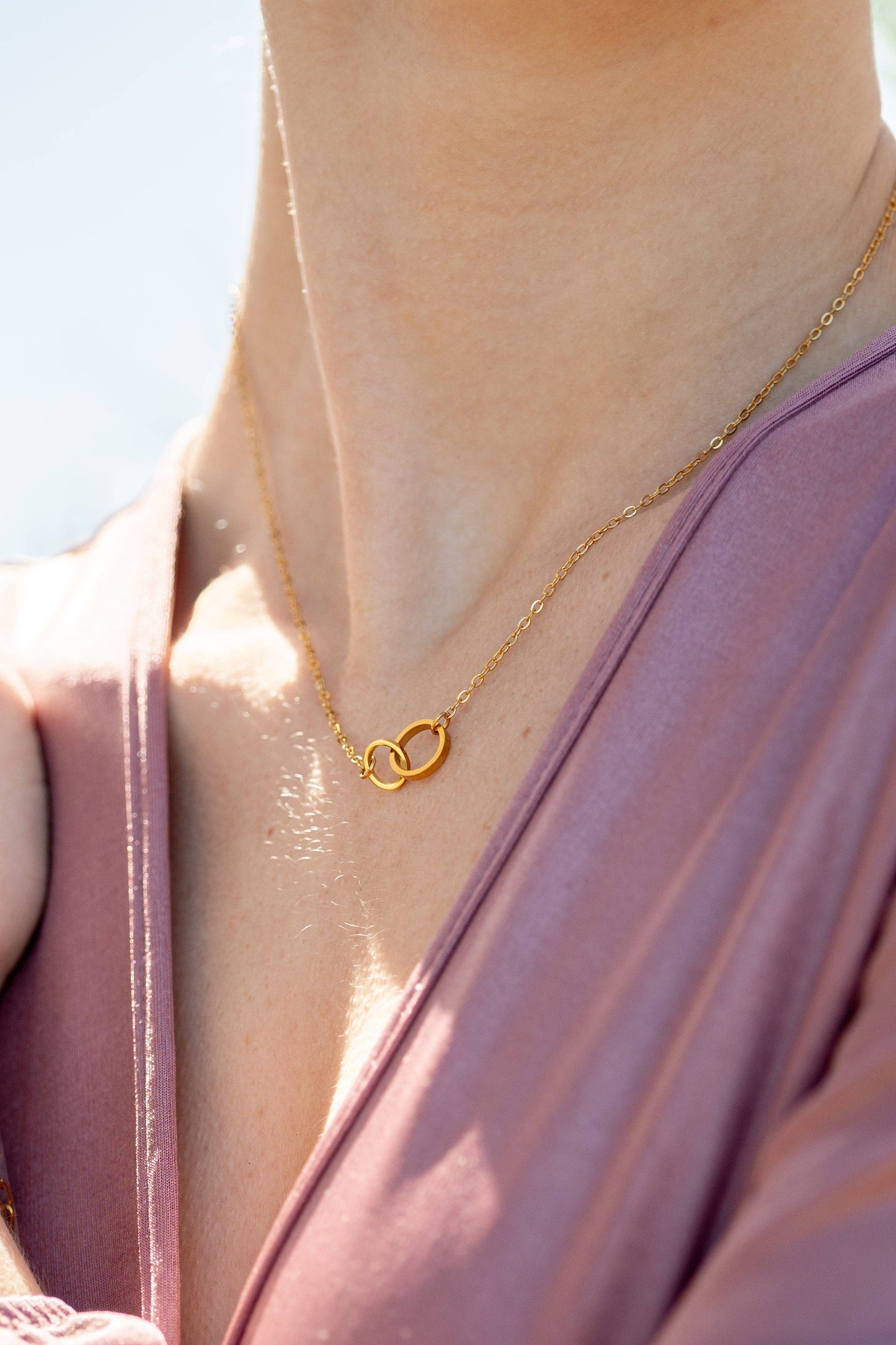 WJW - 18K Gold PVD Stainless Steel Interlocked Rings Necklace