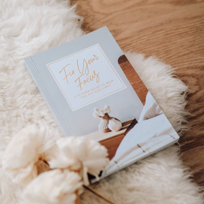 The Daily Grace Co - Fix Your Focus | A 52-Week Guide to Help You Put God First
